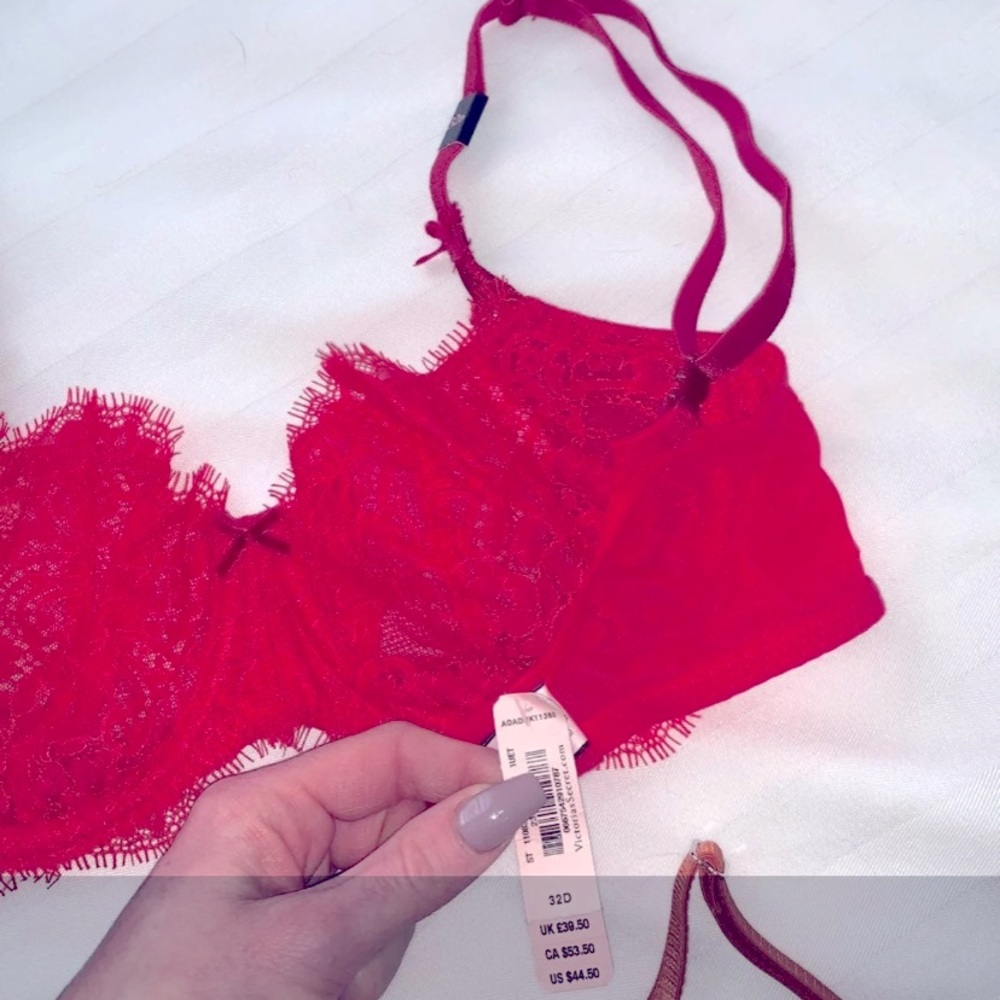 NWT! Valentines Day! 32D